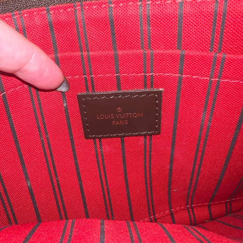 Louis Vuitton - Picture 6 of 6